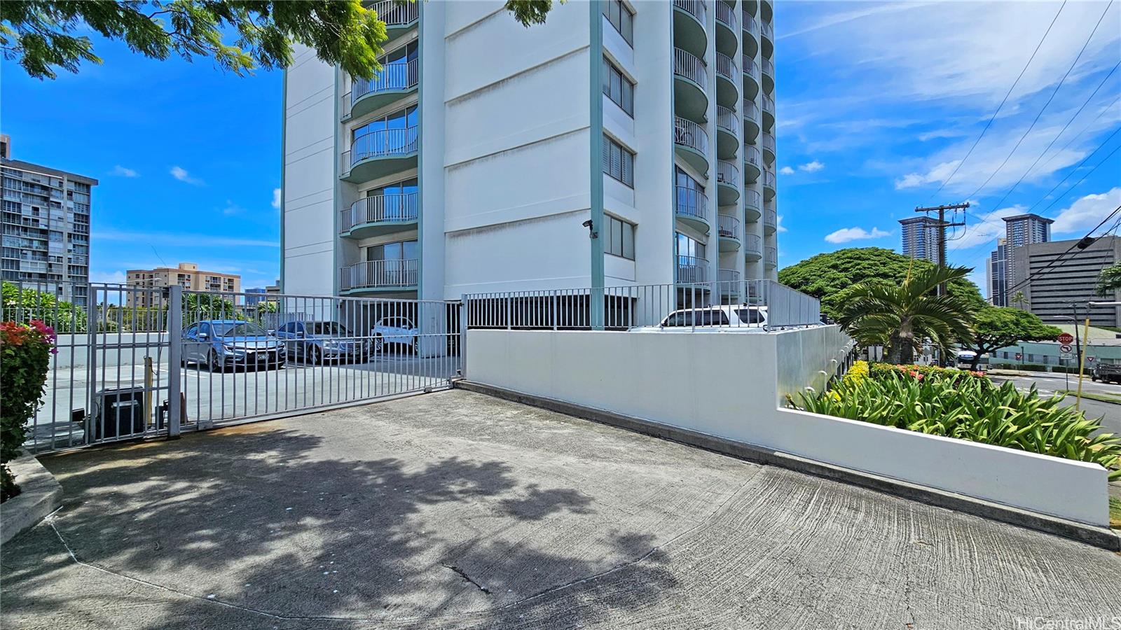 Lunalilo Tower condo # 608, Honolulu, Hawaii - photo 17 of 24