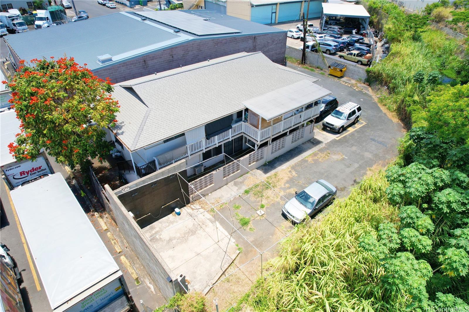 710 Umi Street Honolulu - Multi-family - photo 3 of 13