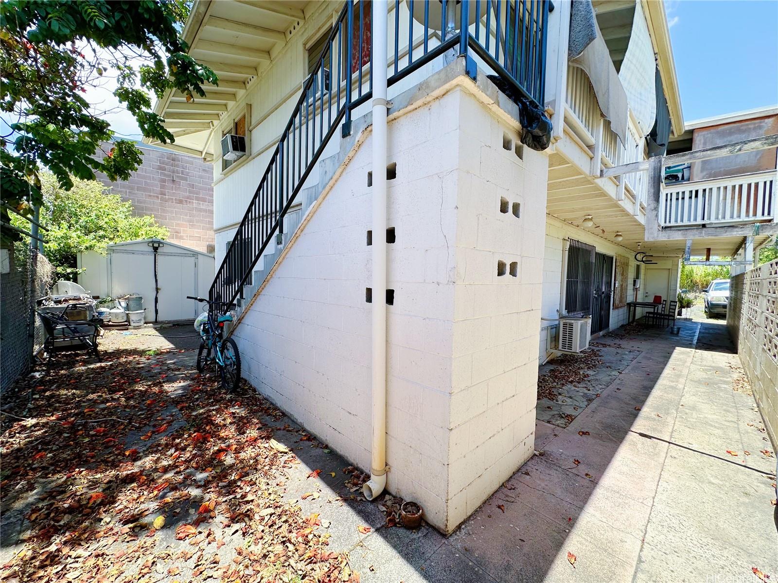 710 Umi Street Honolulu - Multi-family - photo 5 of 13