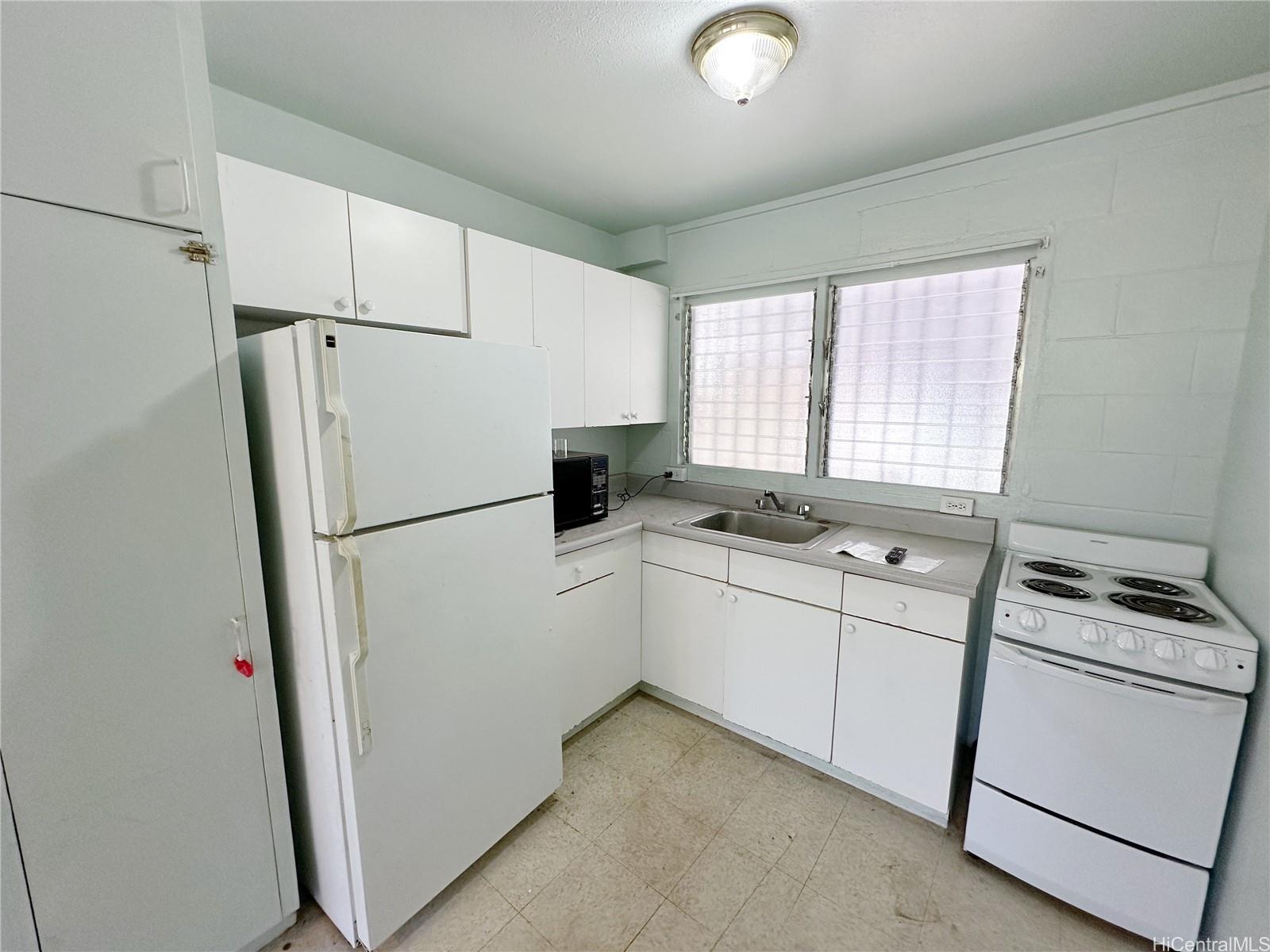 710 Umi Street Honolulu - Multi-family - photo 8 of 13