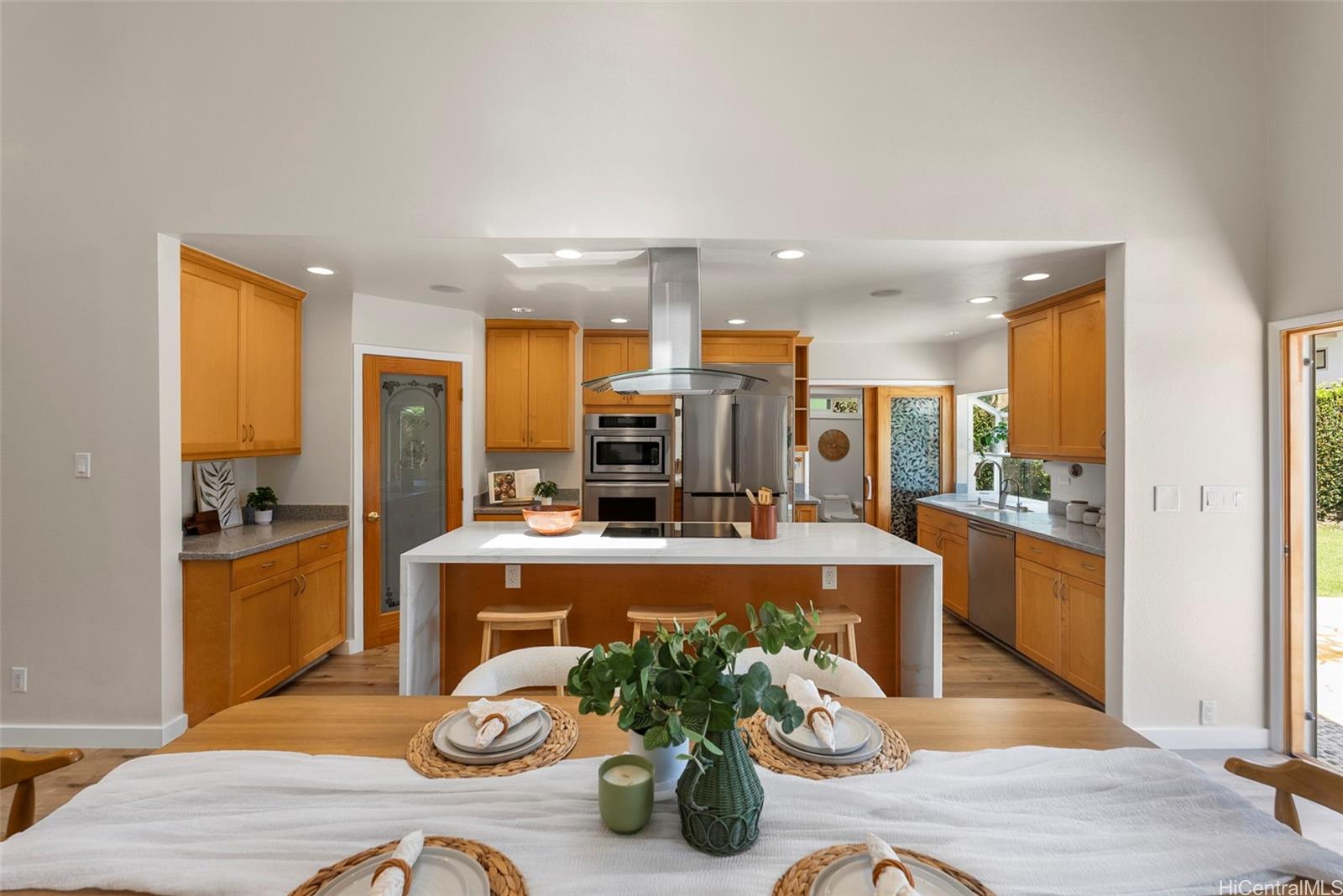 7172  Naakea Street Mariners Cove, Hawaii Kai home - photo 2 of 25