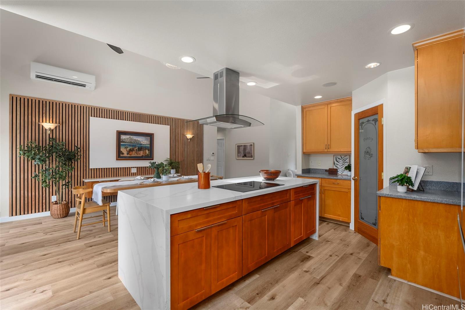 7172  Naakea Street Mariners Cove, Hawaii Kai home - photo 4 of 25