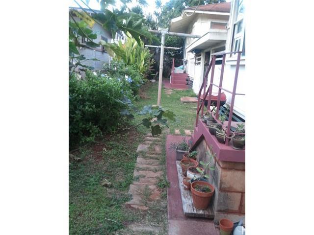 718 10th Ave Honolulu - Multi-family - photo 6 of 8