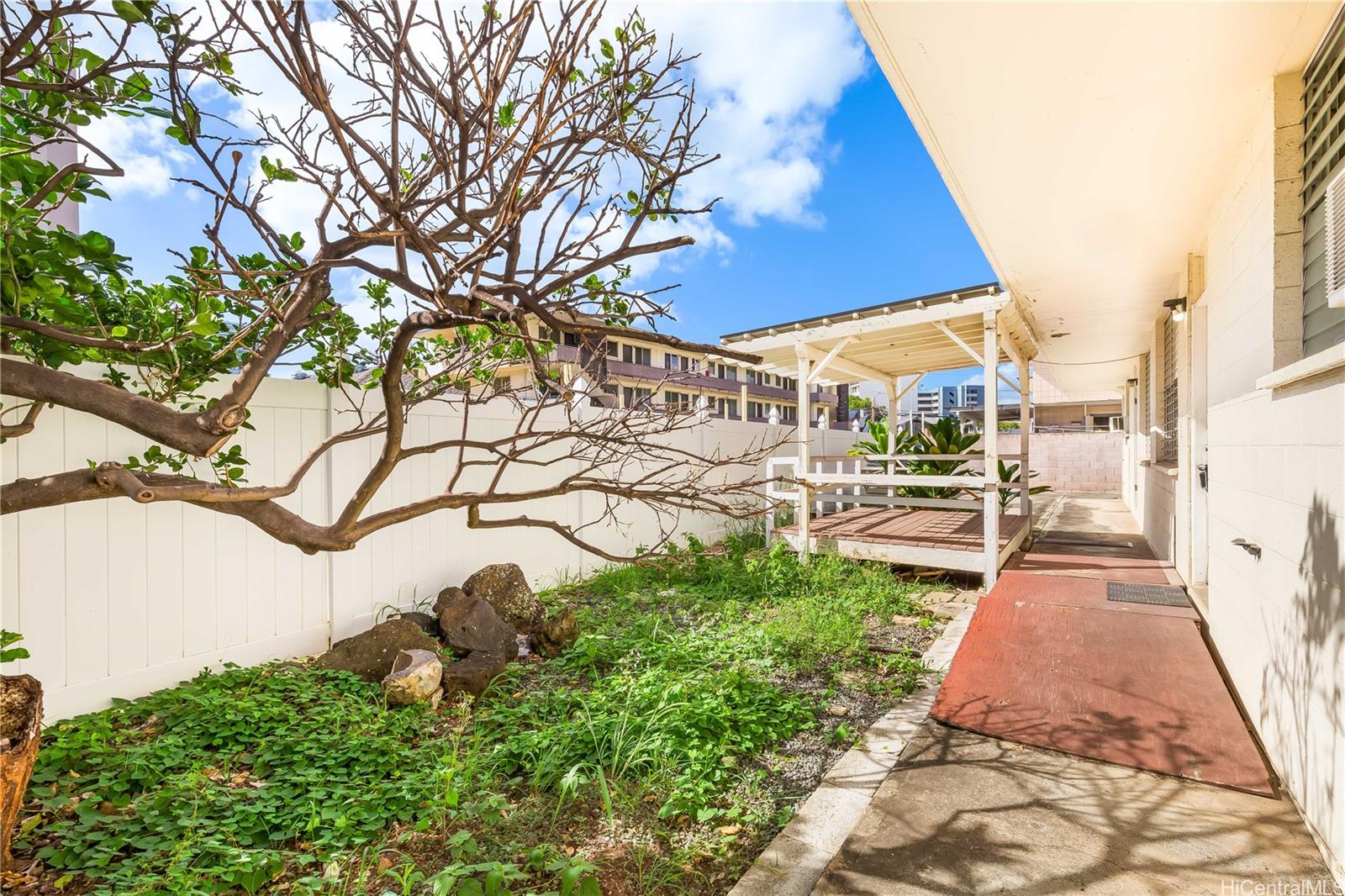 718 Kaaloa Street Honolulu - Multi-family - photo 15 of 23