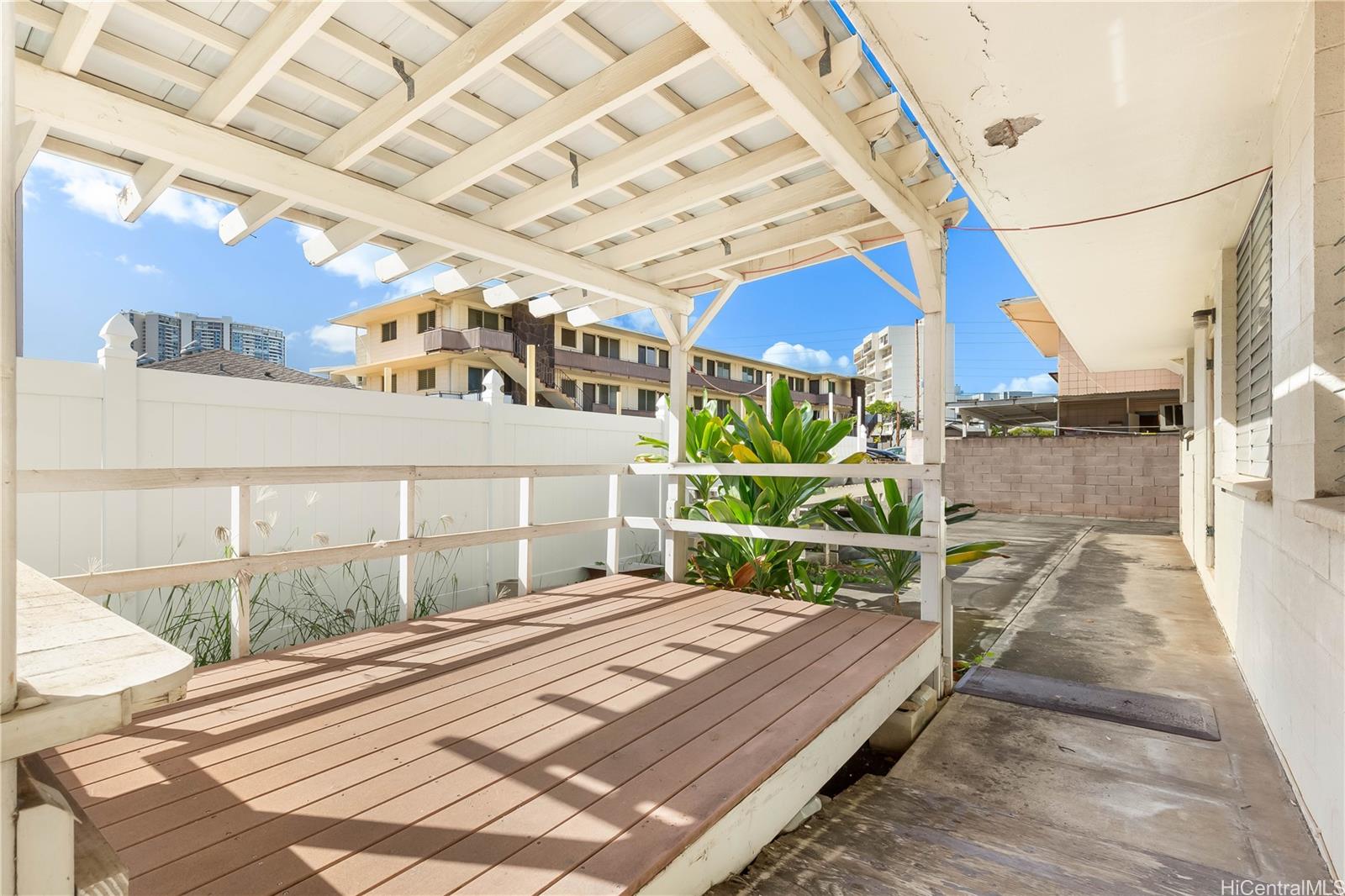 718 Kaaloa Street Honolulu - Multi-family - photo 16 of 23