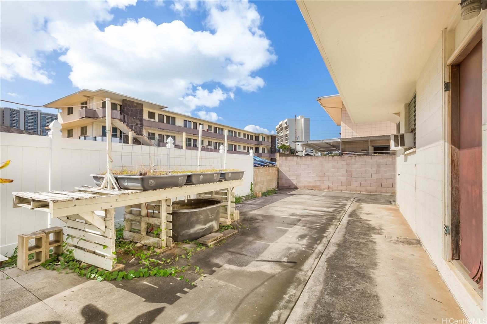 718 Kaaloa Street Honolulu - Multi-family - photo 17 of 23