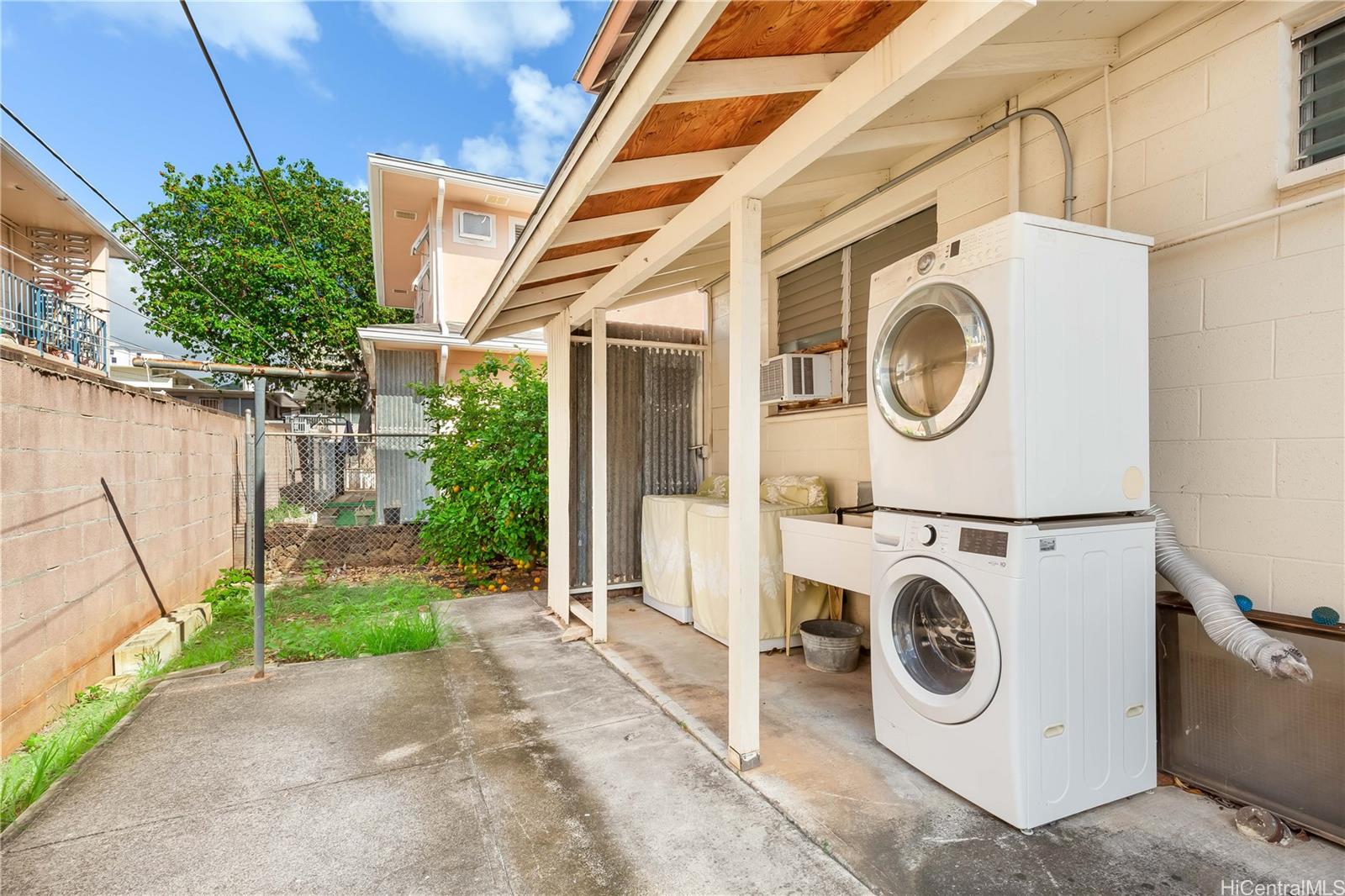 718 Kaaloa Street Honolulu - Multi-family - photo 18 of 23