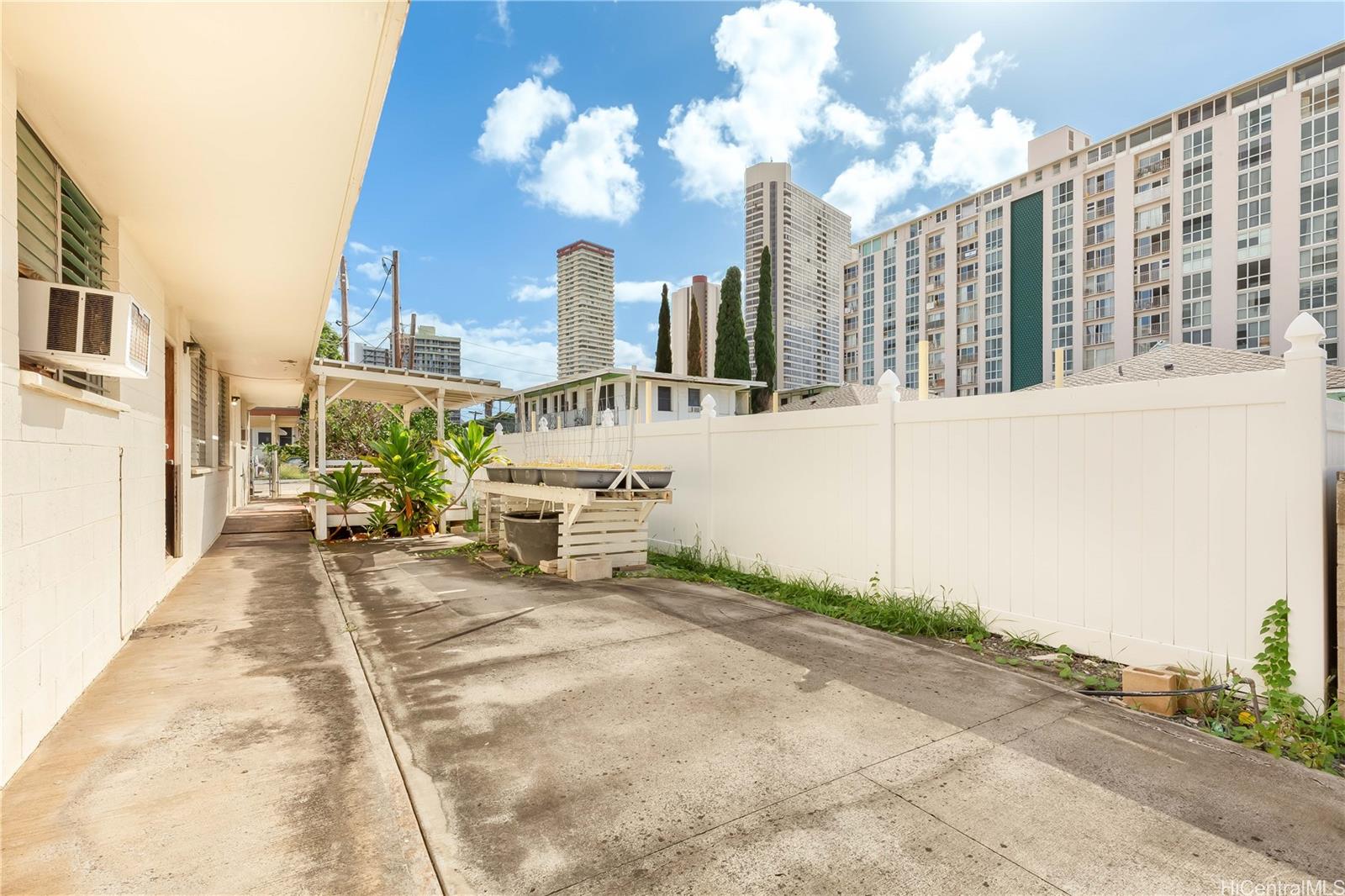 718 Kaaloa Street Honolulu - Multi-family - photo 19 of 23