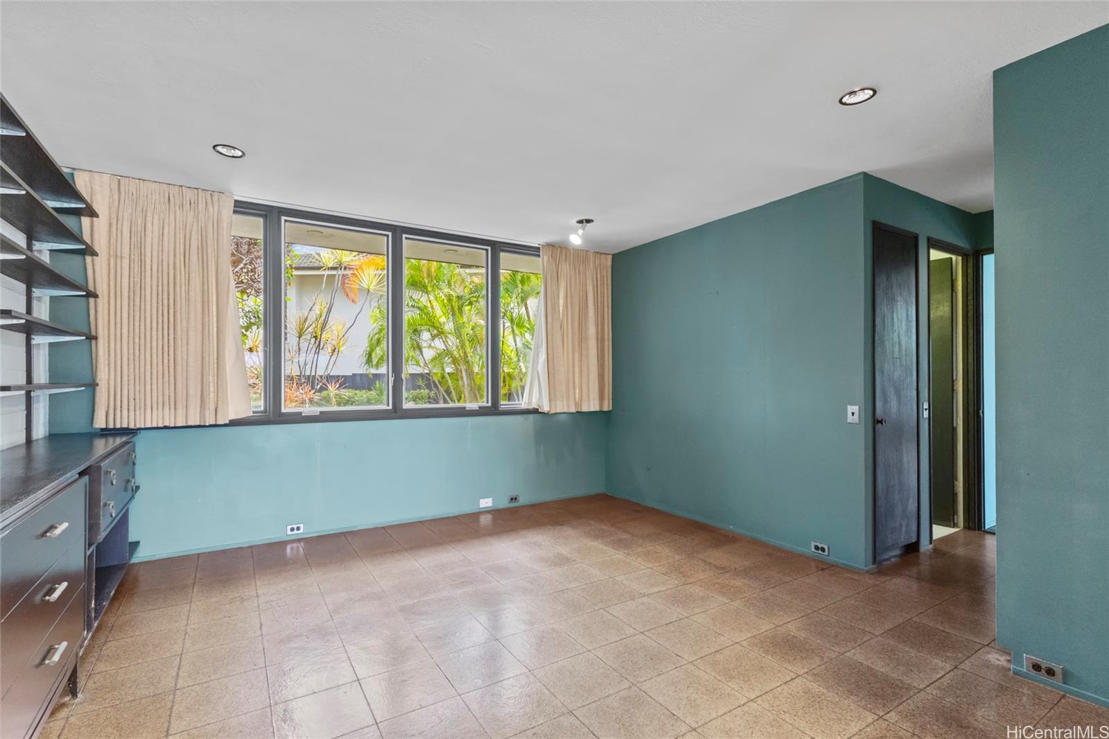 719  Elepaio Street Kahala Area, Diamond Head home - photo 16 of 21