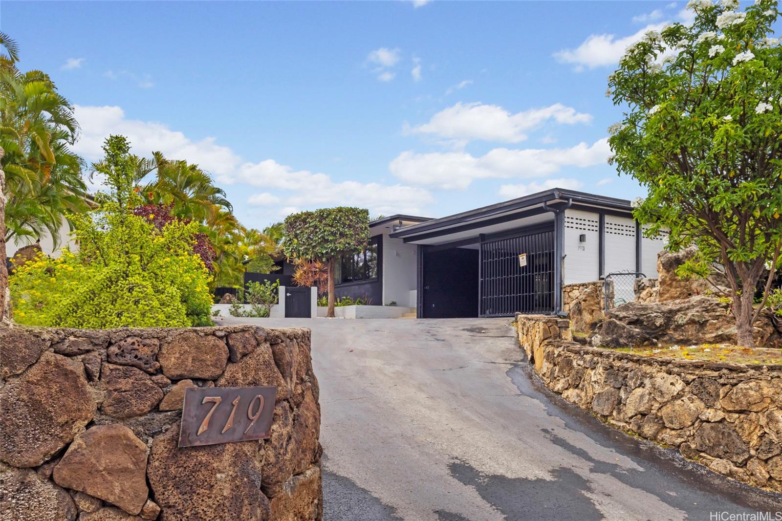 719  Elepaio Street Kahala Area, Diamond Head home - photo 3 of 21
