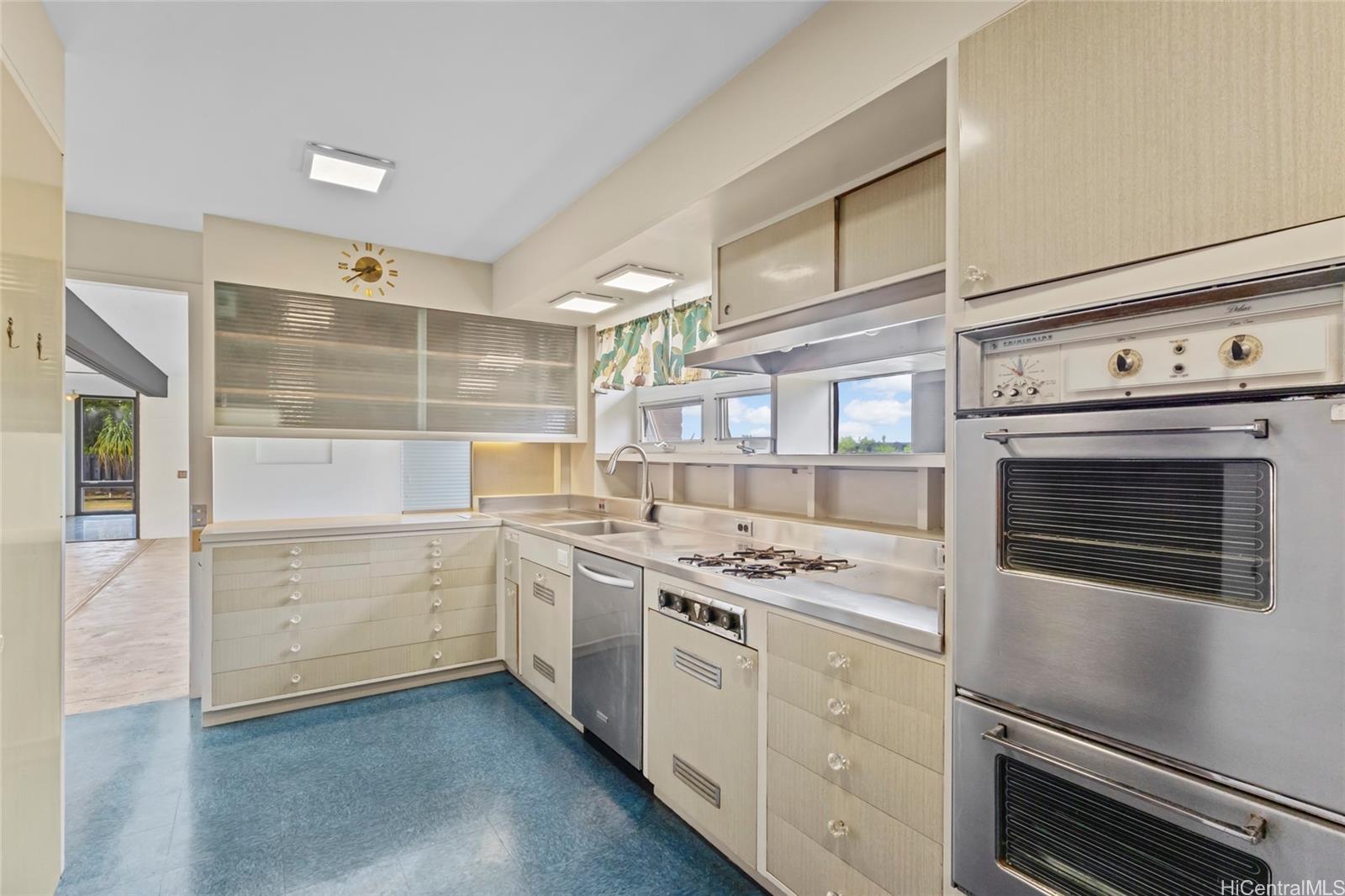 719  Elepaio Street Kahala Area, Diamond Head home - photo 9 of 21