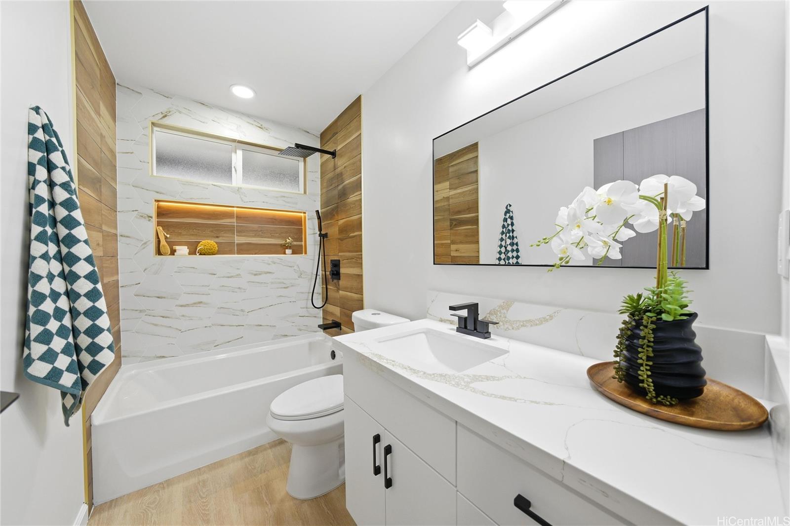 7203  Opaekaa Street Mariners Valley, Hawaii Kai home - photo 12 of 25