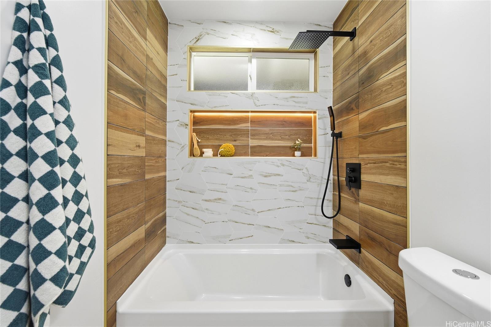 7203  Opaekaa Street Mariners Valley, Hawaii Kai home - photo 13 of 25