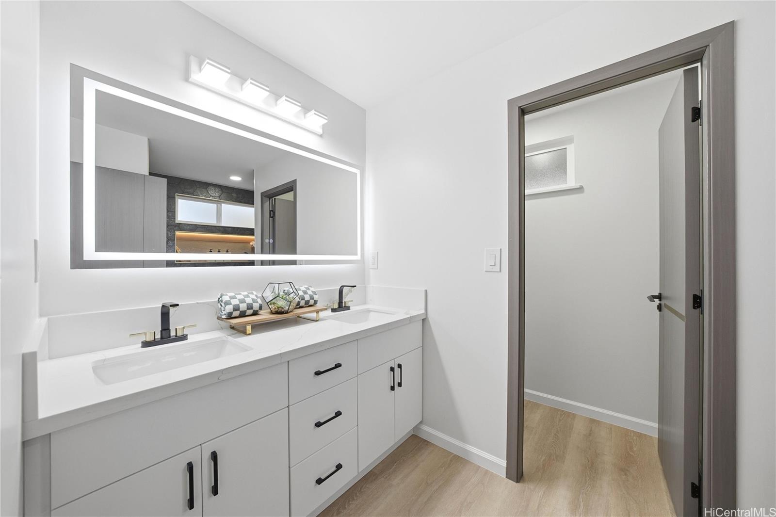 7203  Opaekaa Street Mariners Valley, Hawaii Kai home - photo 8 of 25