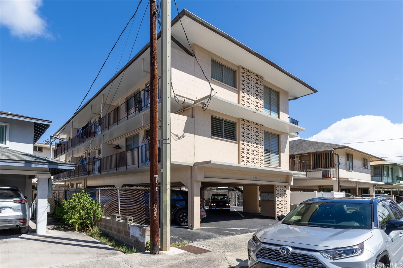 722 University Ave Honolulu Oahu commercial real estate photo3 of 25