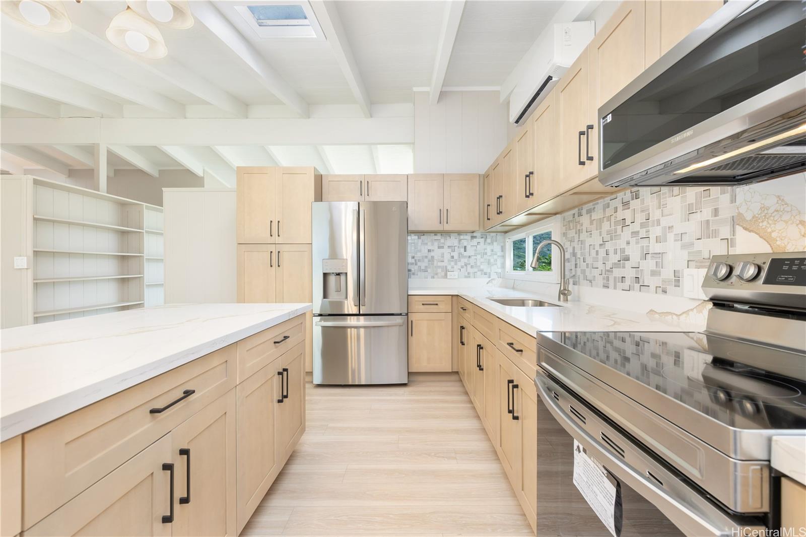 7227  Pikoni Place Koko Head Terrace, Hawaii Kai home - photo 4 of 25