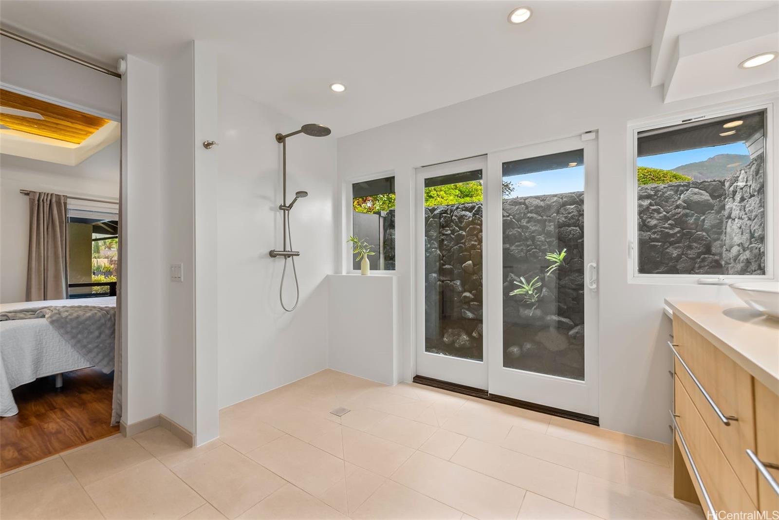 7228  Onohi Street Anchorage, Hawaii Kai home - photo 17 of 25