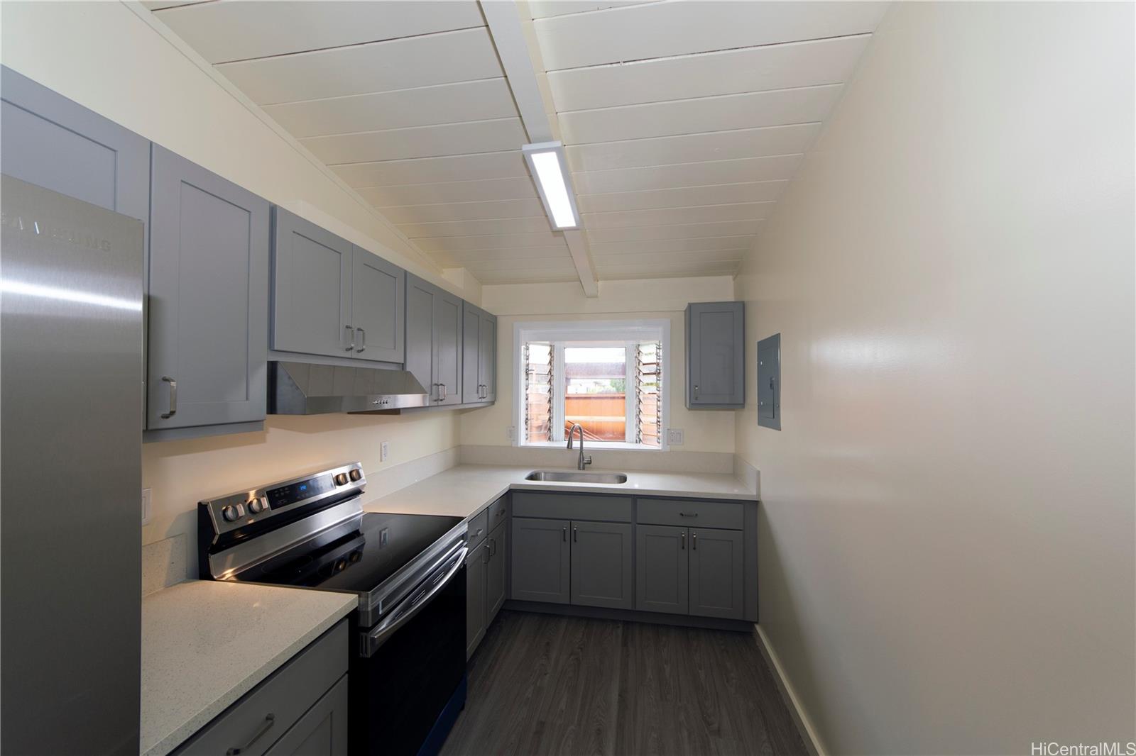 723 Hoomalimali St Pearl City - Rental - photo 2 of 14