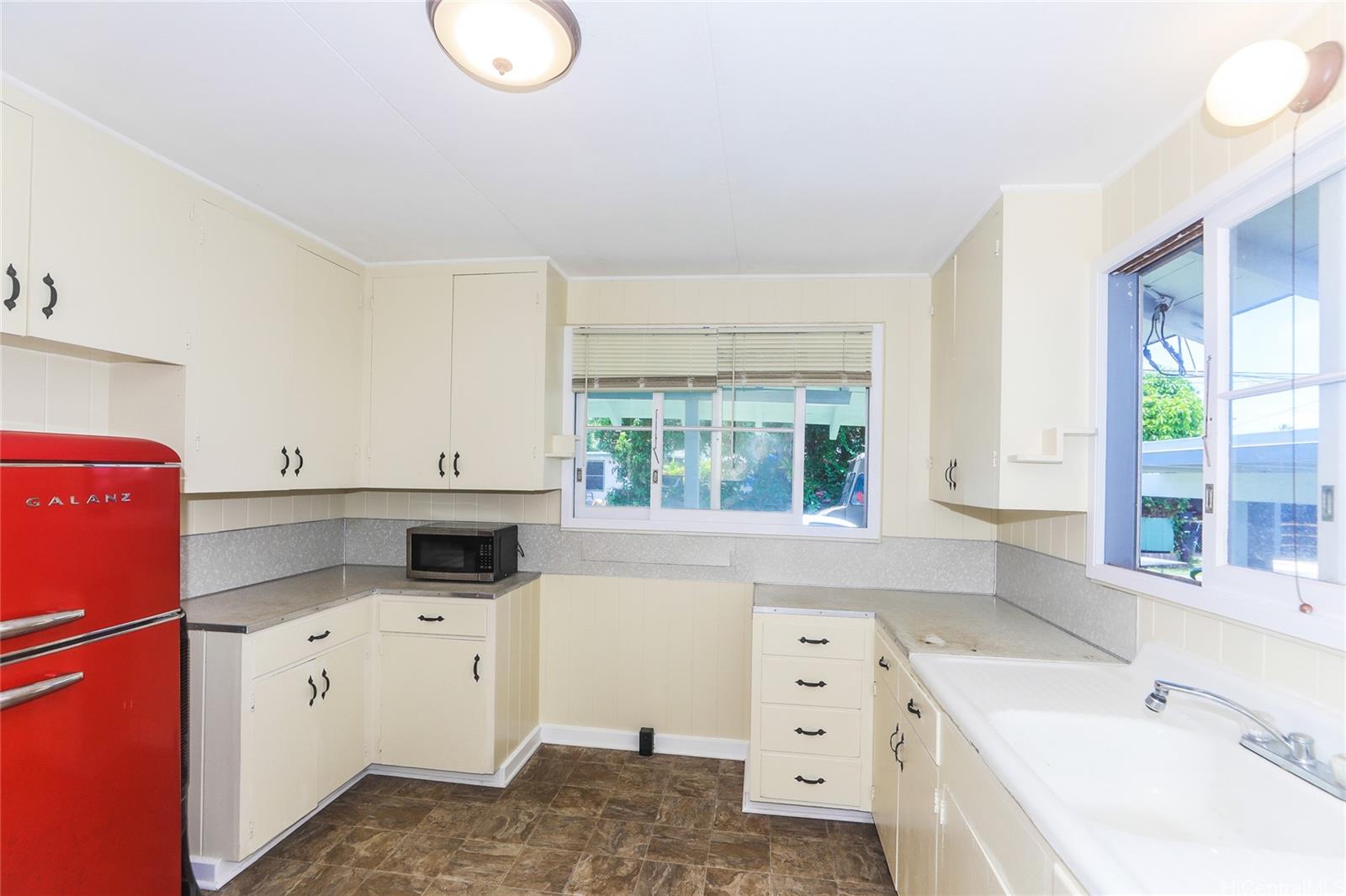 725  Kalolina Place Coconut Grove, Kailua home - photo 6 of 25