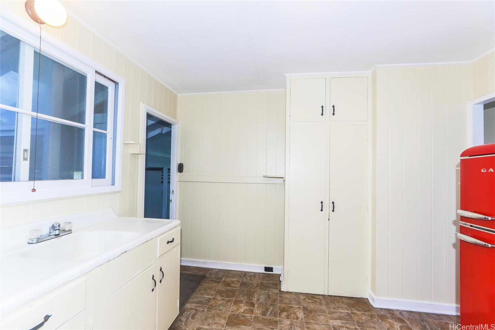 725  Kalolina Place Coconut Grove, Kailua home - photo 8 of 25
