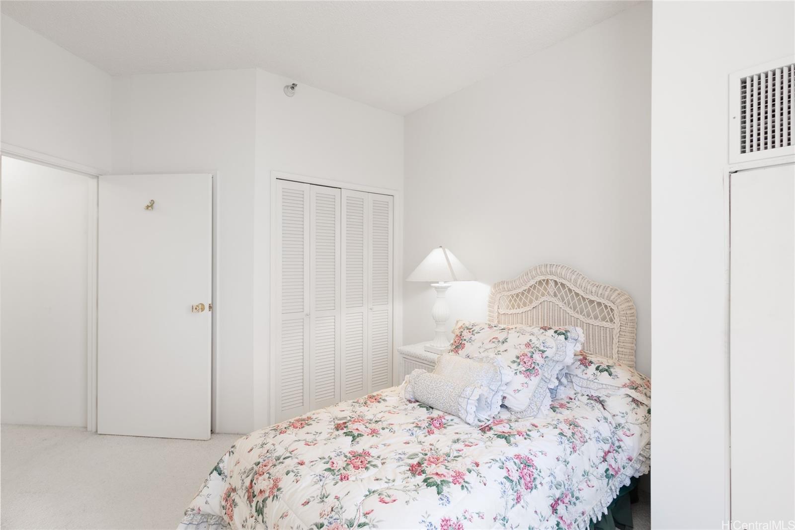 Imperial Plaza condo # 1201, Honolulu, Hawaii - photo 15 of 20