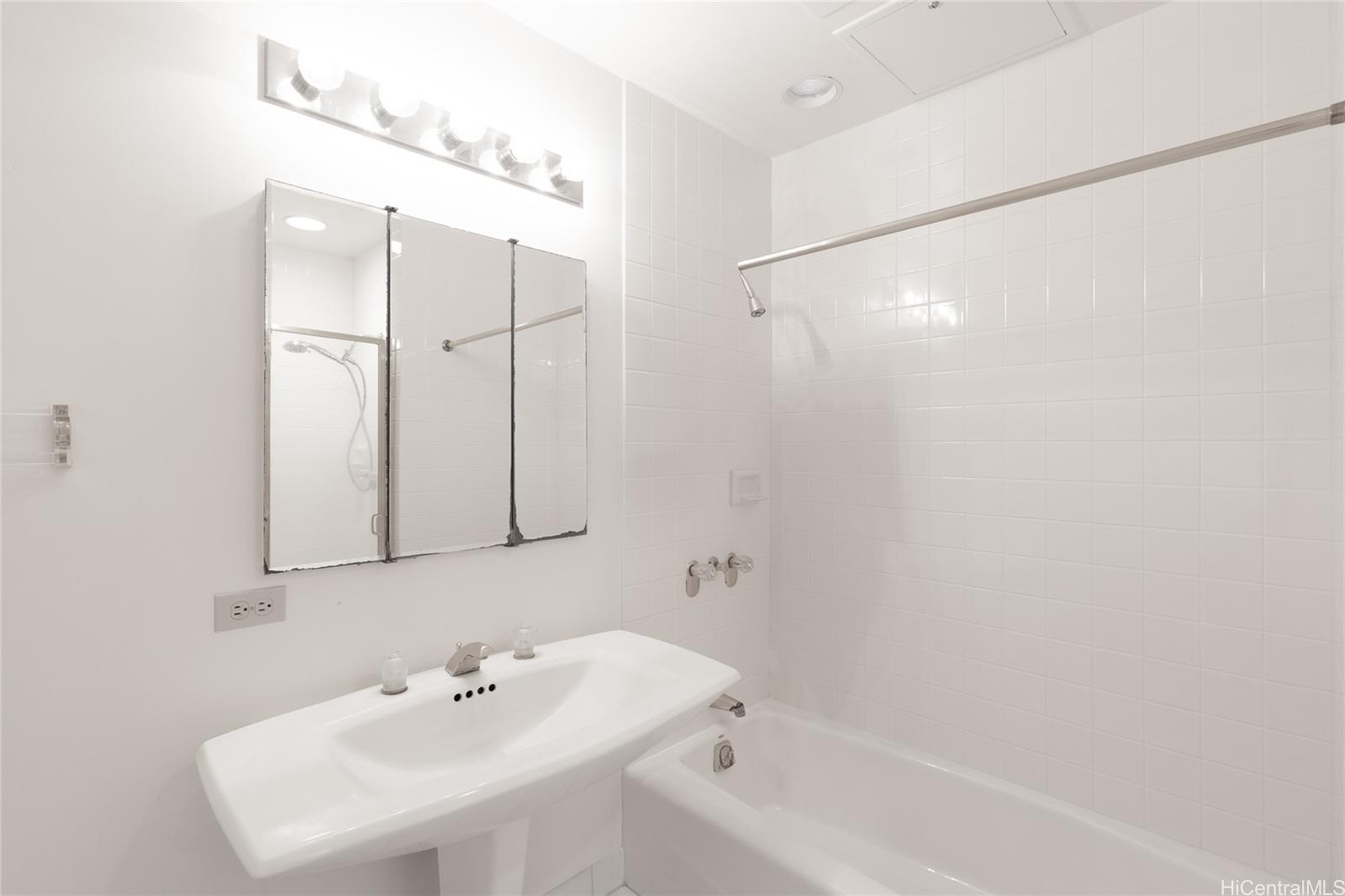 Imperial Plaza condo # 1201, Honolulu, Hawaii - photo 20 of 20