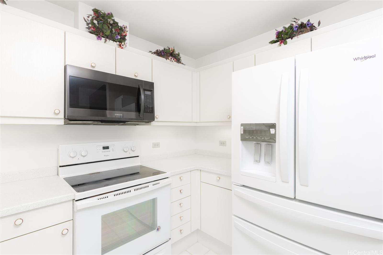 Imperial Plaza condo # 1201, Honolulu, Hawaii - photo 5 of 20