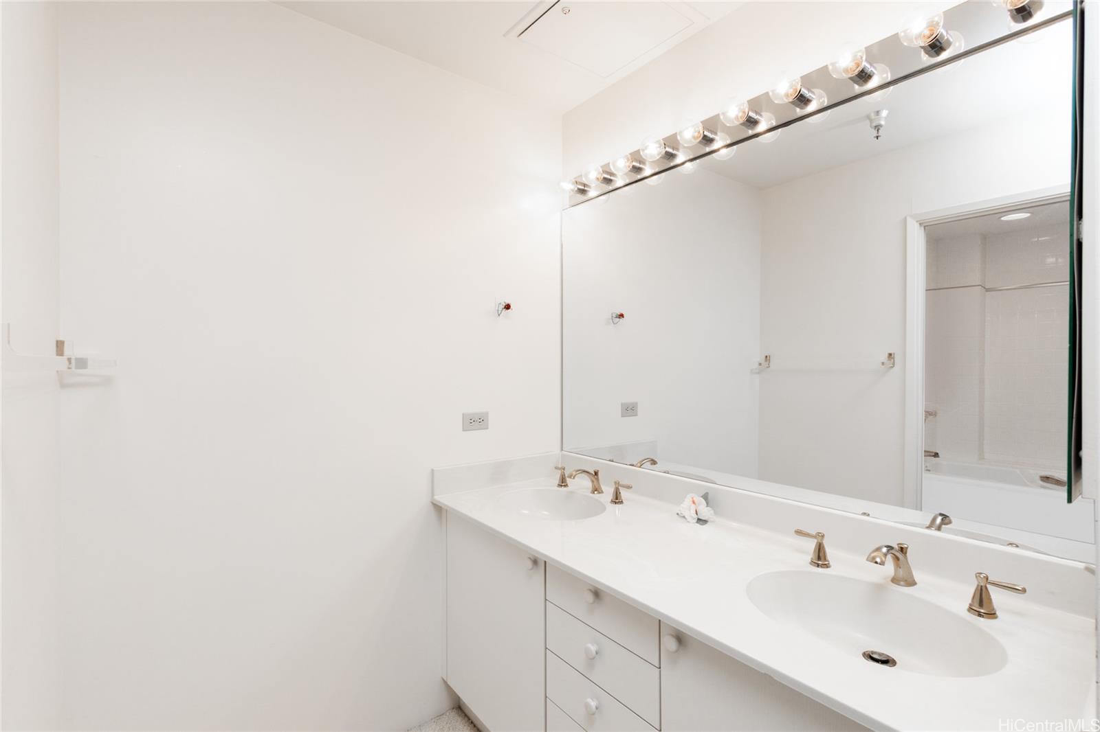 Imperial Plaza condo # 1201, Honolulu, Hawaii - photo 10 of 20