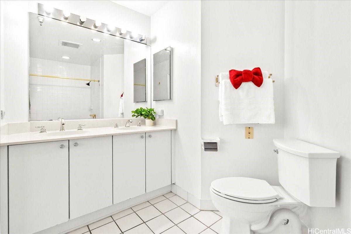 Imperial Plaza condo # 1802, Honolulu, Hawaii - photo 11 of 25