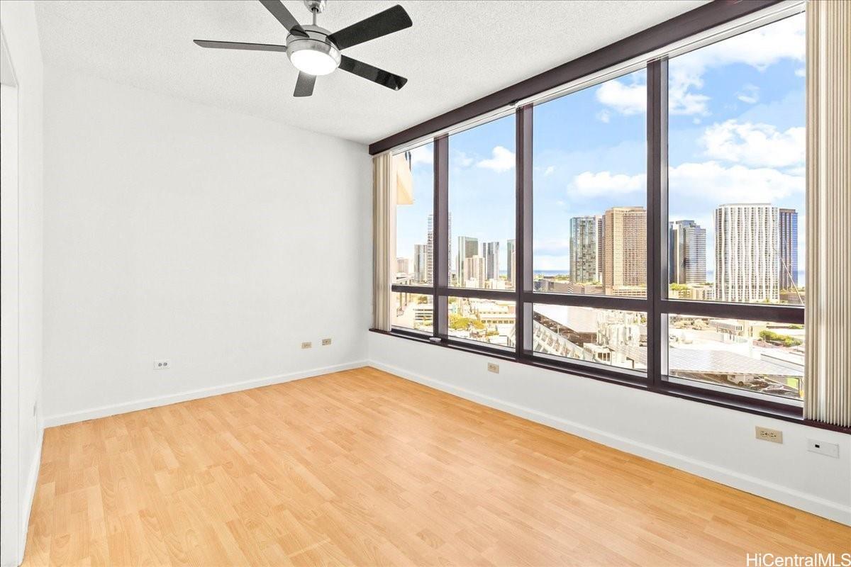 Imperial Plaza condo # 1802, Honolulu, Hawaii - photo 10 of 25