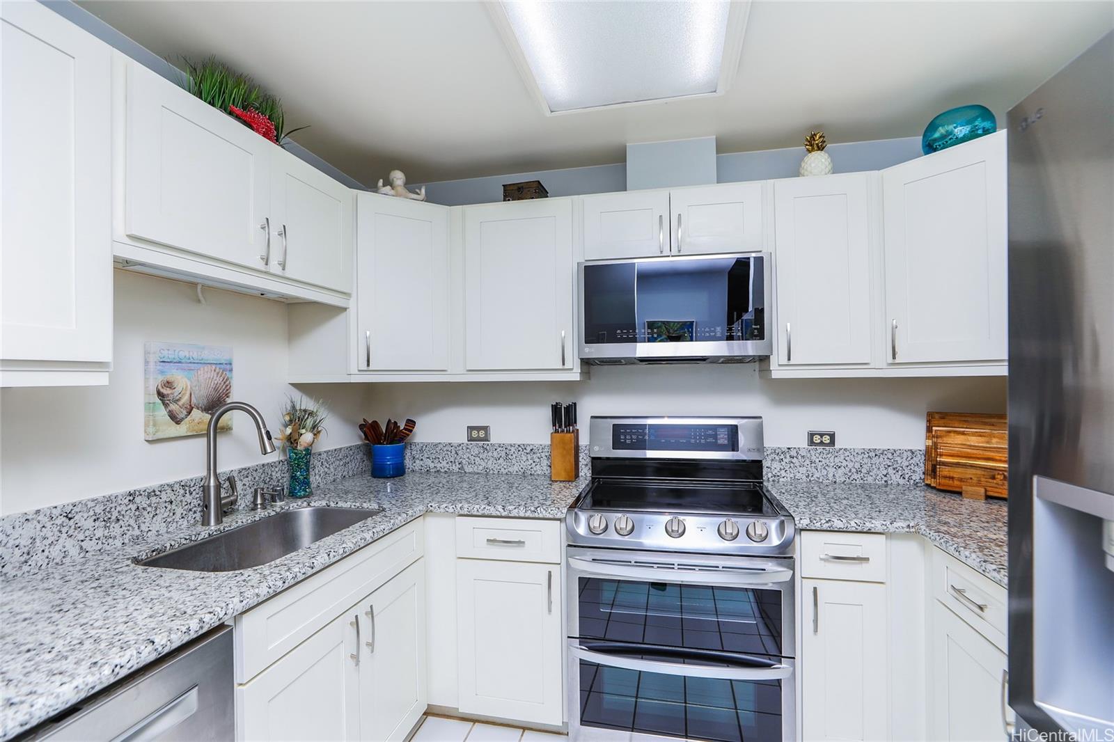 Imperial Plaza condo # 2601, Honolulu, Hawaii - photo 11 of 25