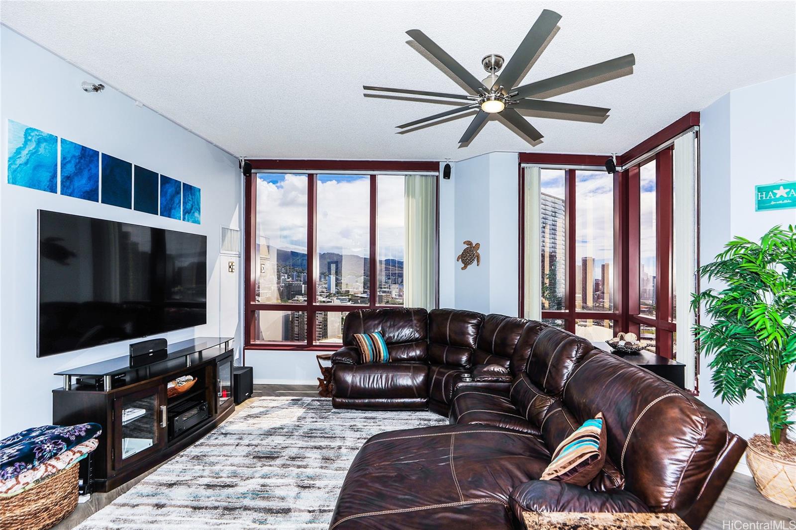 Imperial Plaza condo # 2601, Honolulu, Hawaii - photo 4 of 25