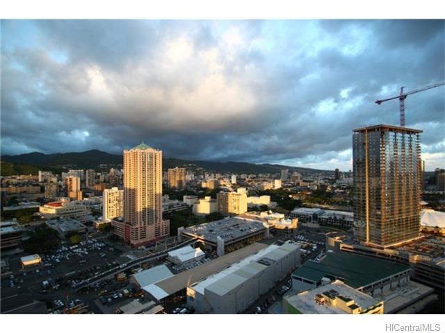 Imperial Plaza condo # 3005, Honolulu, Hawaii - photo 3 of 16