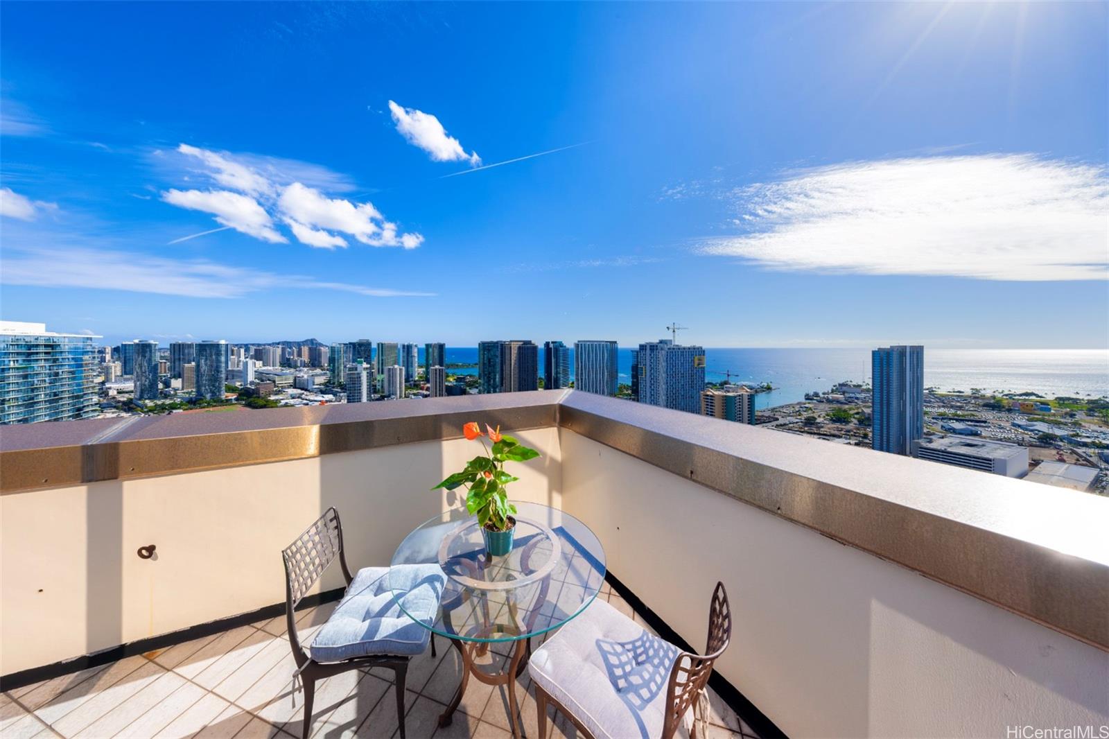 Imperial Plaza condo # 3901, Honolulu, Hawaii - photo 11 of 21