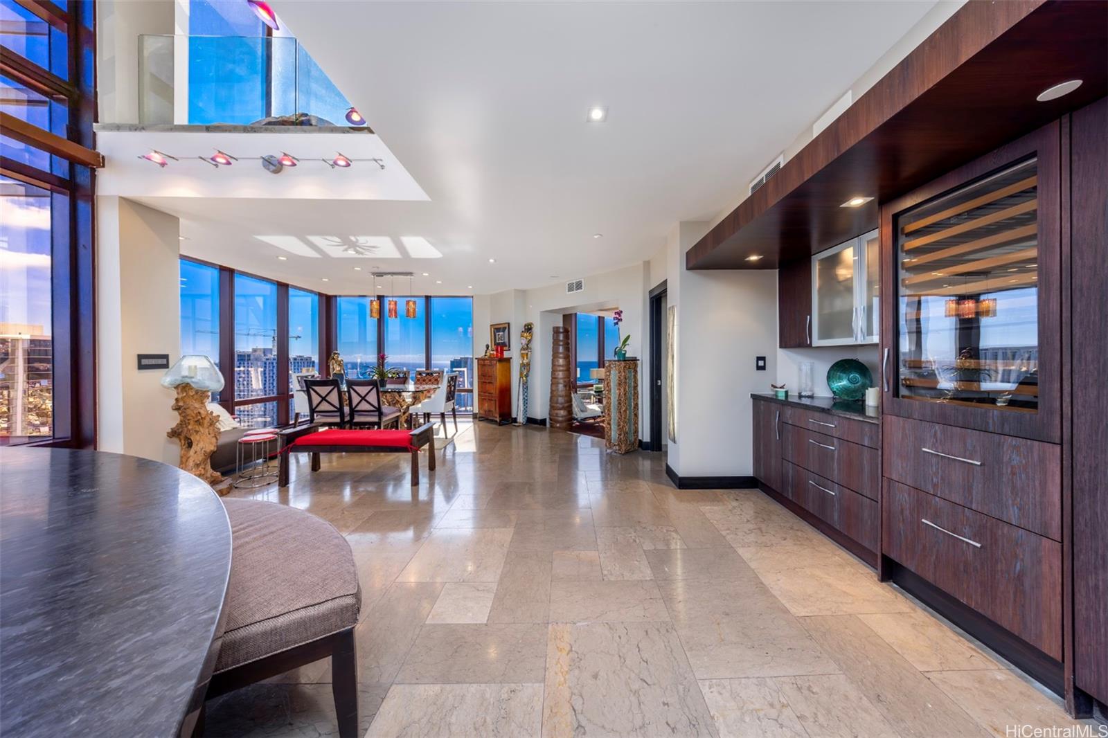 Imperial Plaza condo # 3901, Honolulu, Hawaii - photo 5 of 21