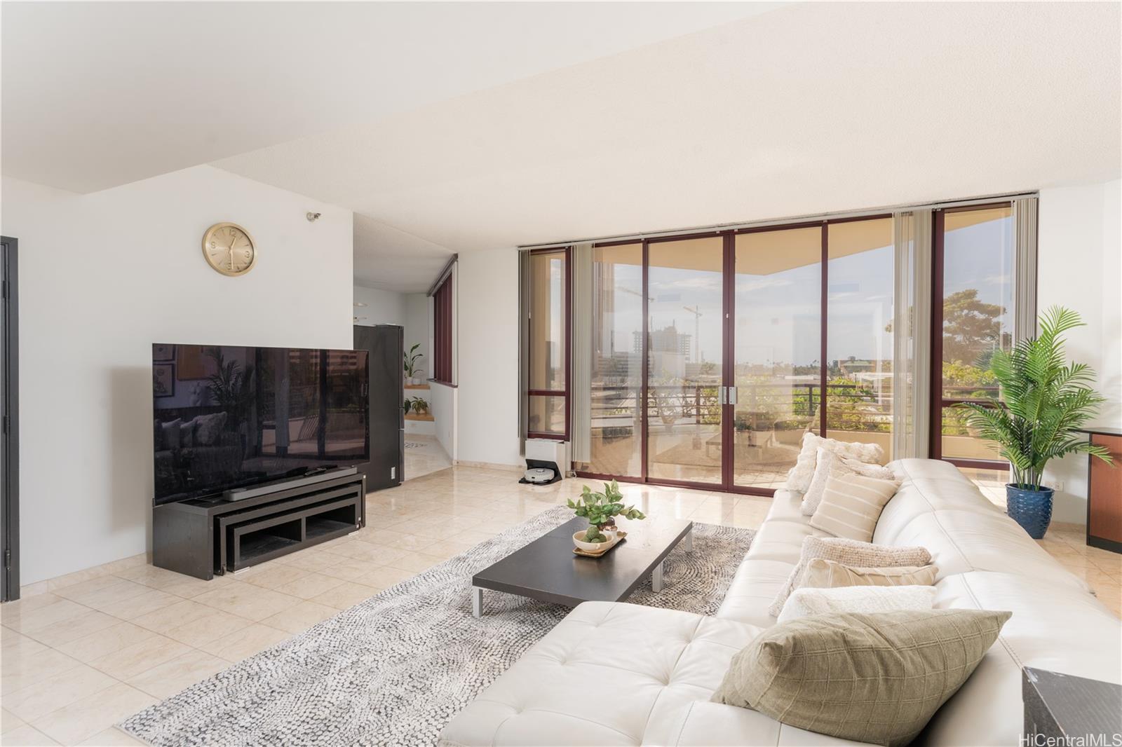 725 Kapiolani Blvd townhouse # 617, Honolulu, Hawaii - photo 2 of 18