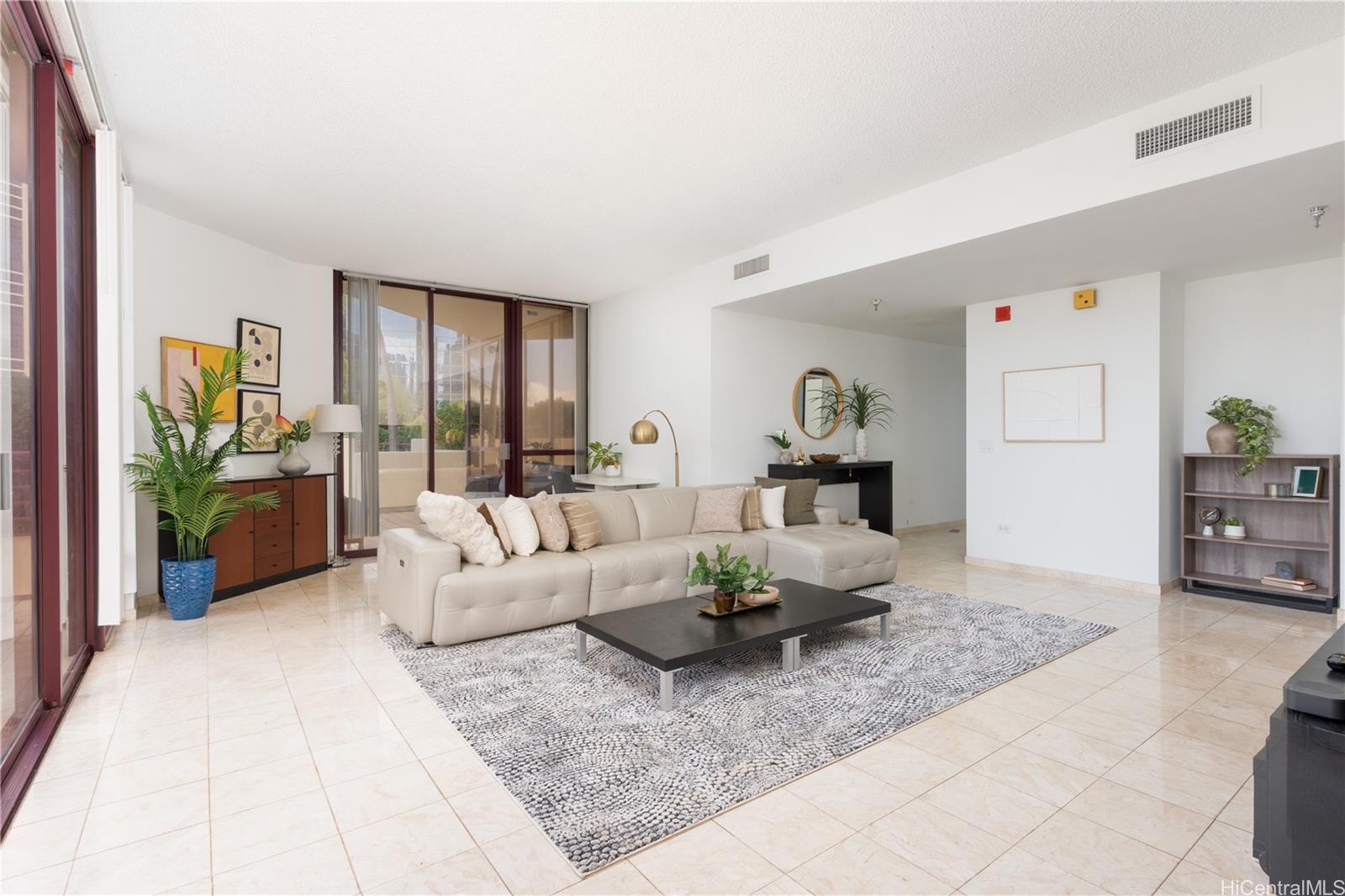 725 Kapiolani Blvd townhouse # 617, Honolulu, Hawaii - photo 3 of 18