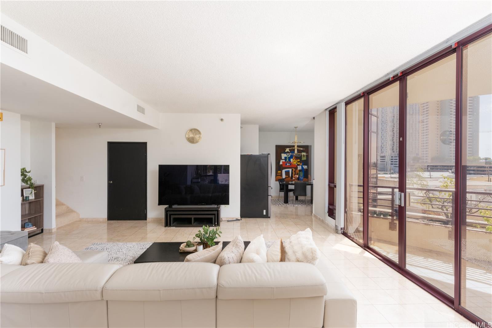 725 Kapiolani Blvd townhouse # 617, Honolulu, Hawaii - photo 4 of 18