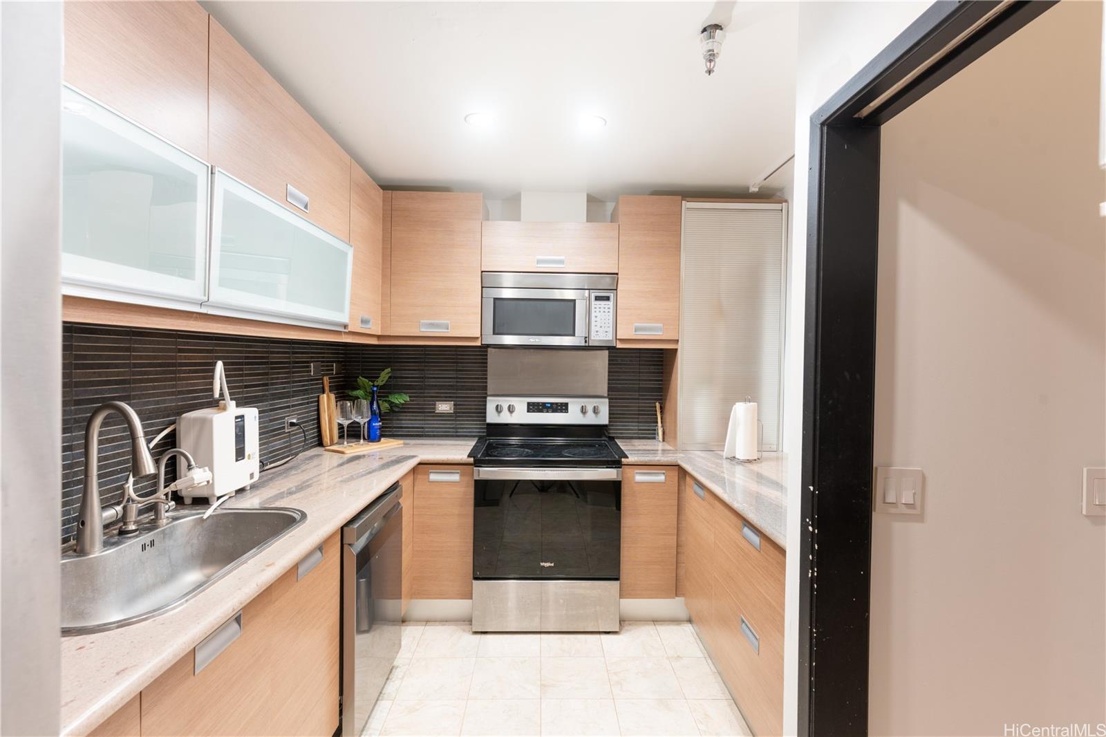 725 Kapiolani Blvd townhouse # 617, Honolulu, Hawaii - photo 5 of 18