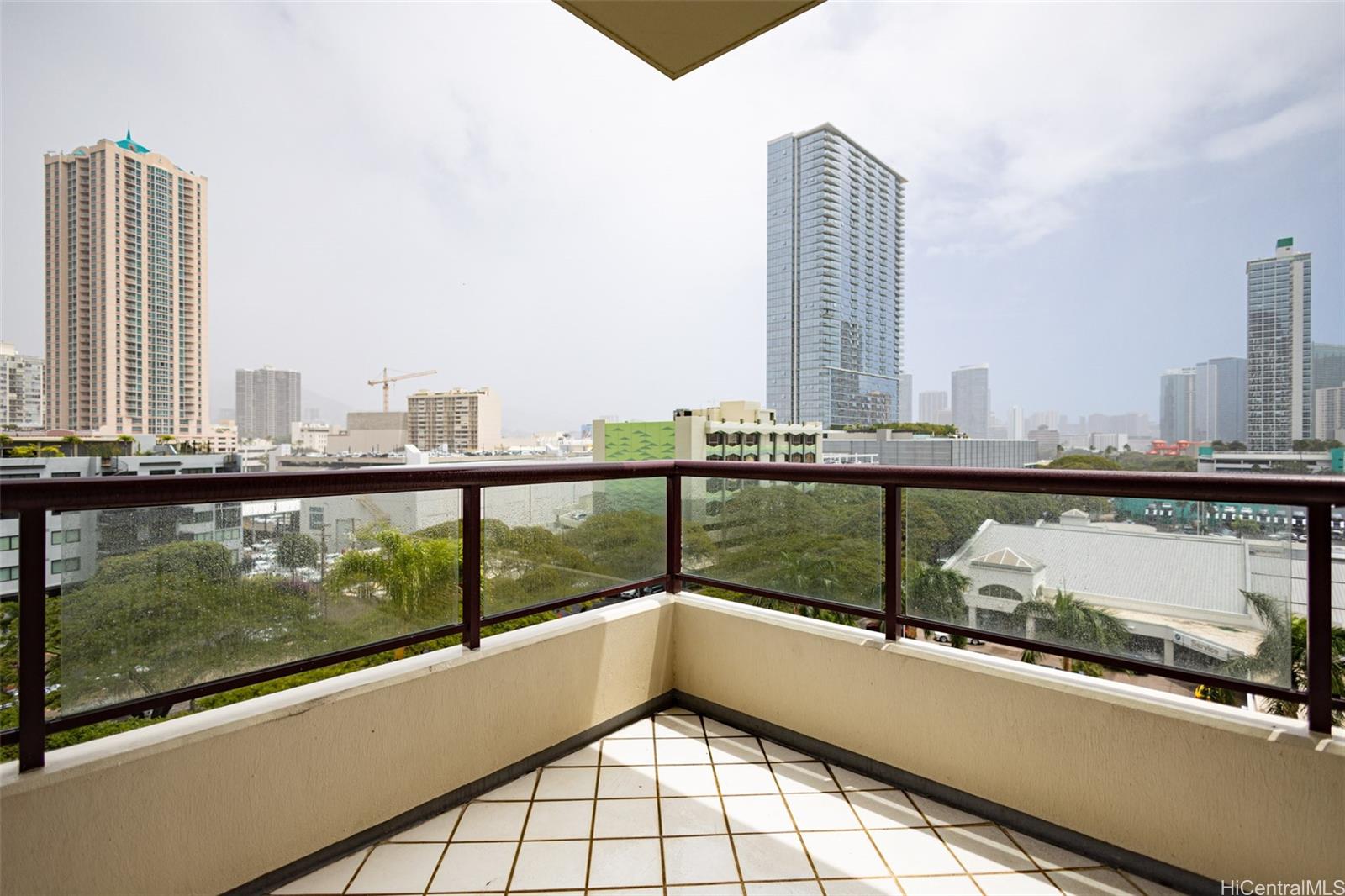 Imperial Plaza condo # 806, Honolulu, Hawaii - photo 8 of 25