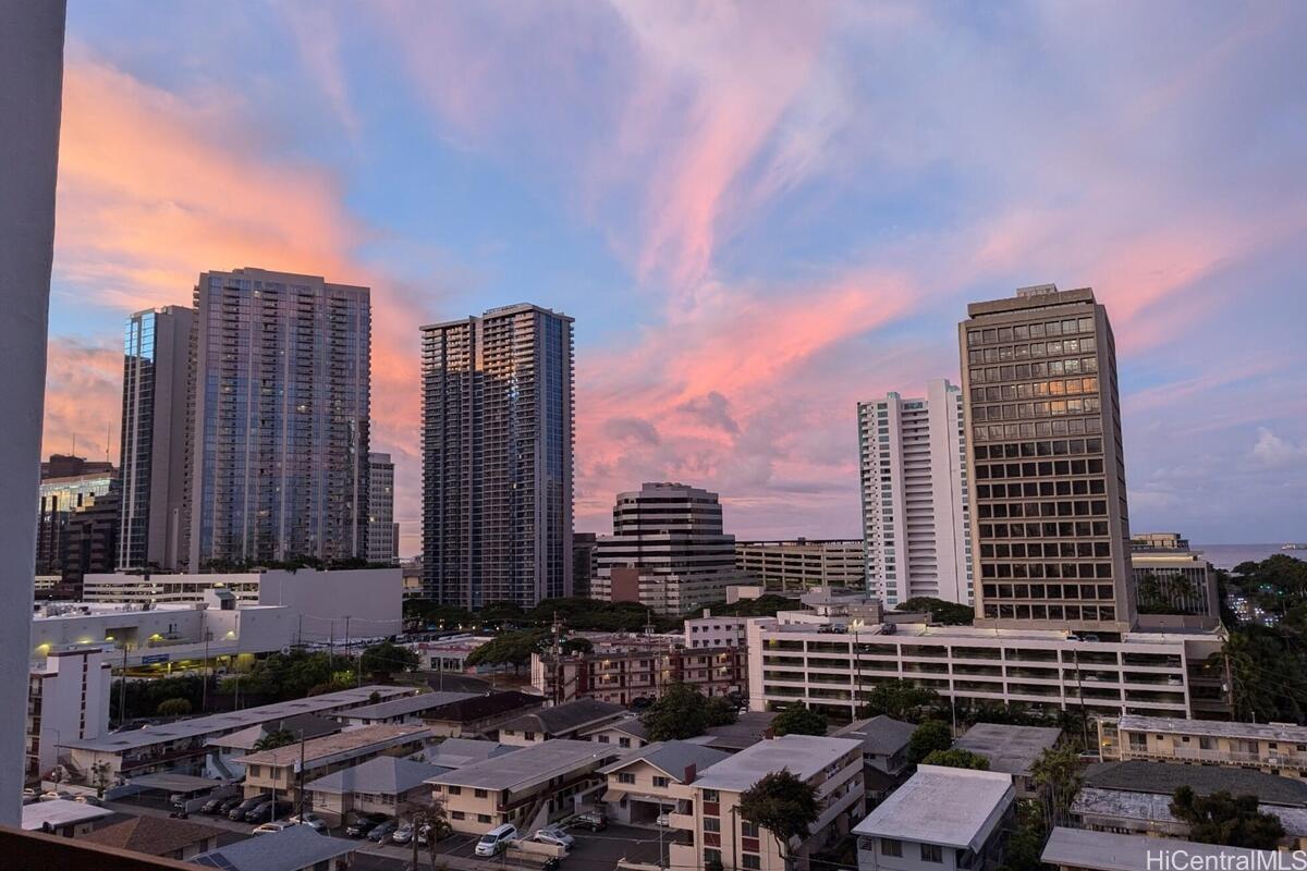 Piikoi Plaza condo # 1106, Honolulu, Hawaii - photo 2 of 25