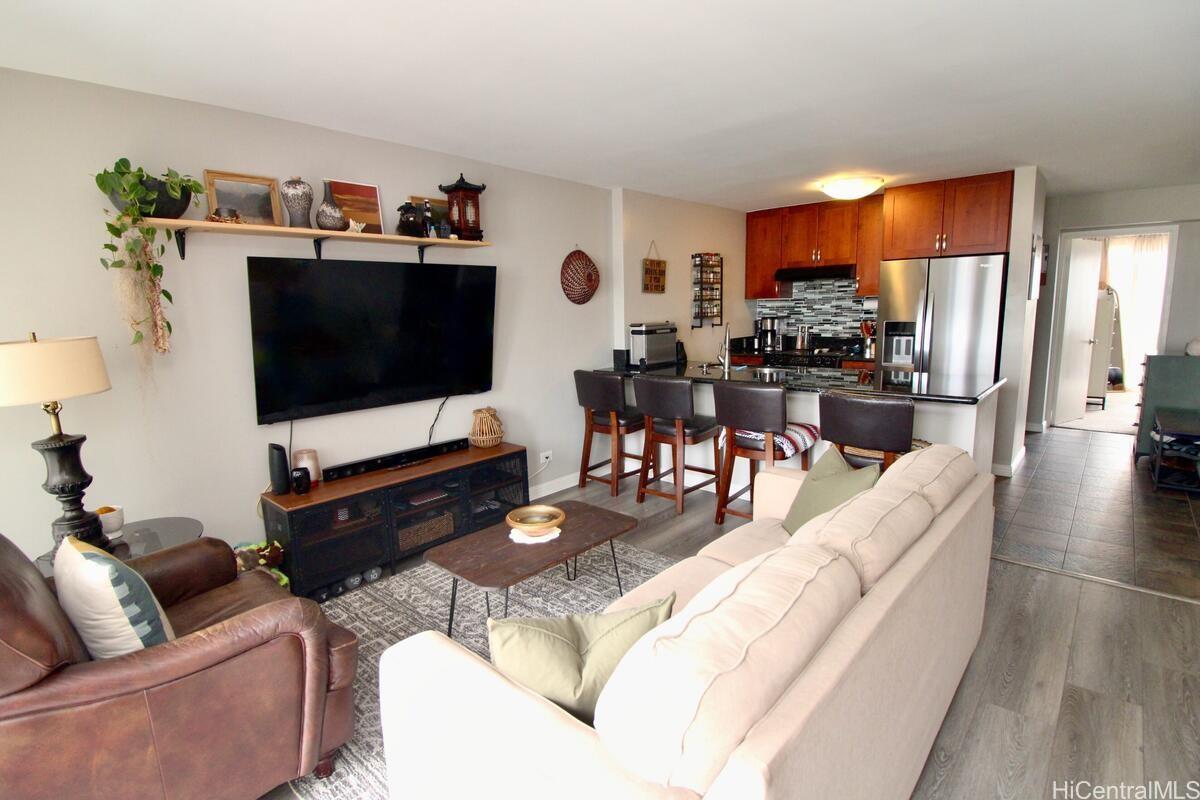 Piikoi Plaza condo # 1106, Honolulu, Hawaii - photo 3 of 25