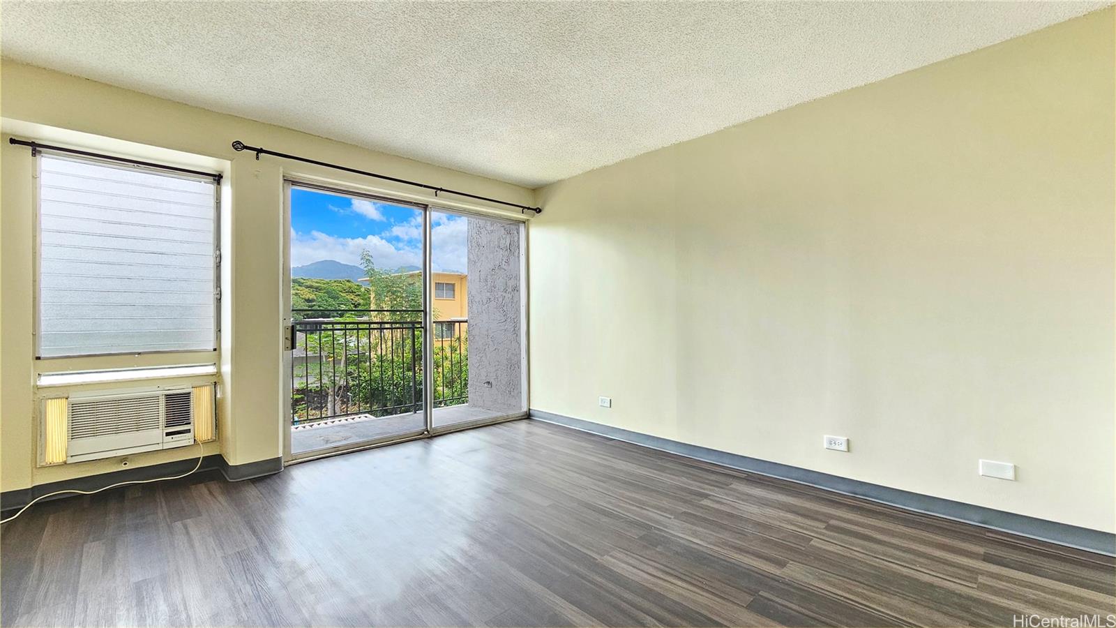 Piikoi Plaza condo # 206, Honolulu, Hawaii - photo 17 of 25