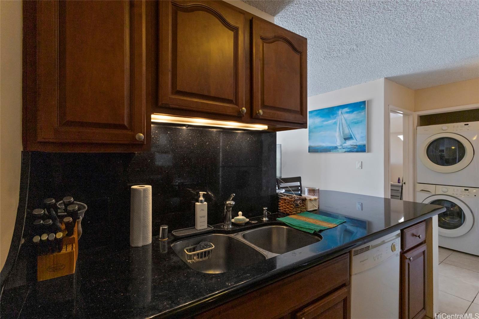 Piikoi Plaza condo # 803, Honolulu, Hawaii - photo 7 of 20