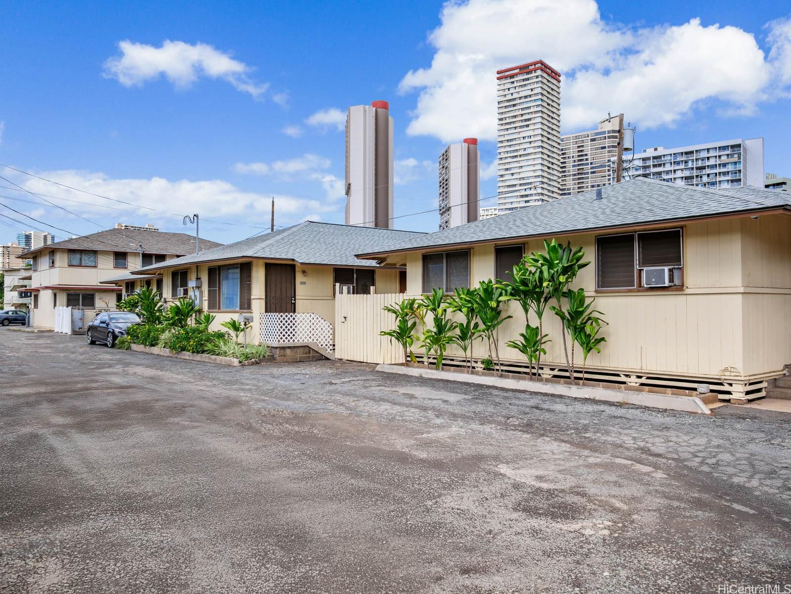726 Menehune Lane Honolulu - Multi-family - photo 2 of 25