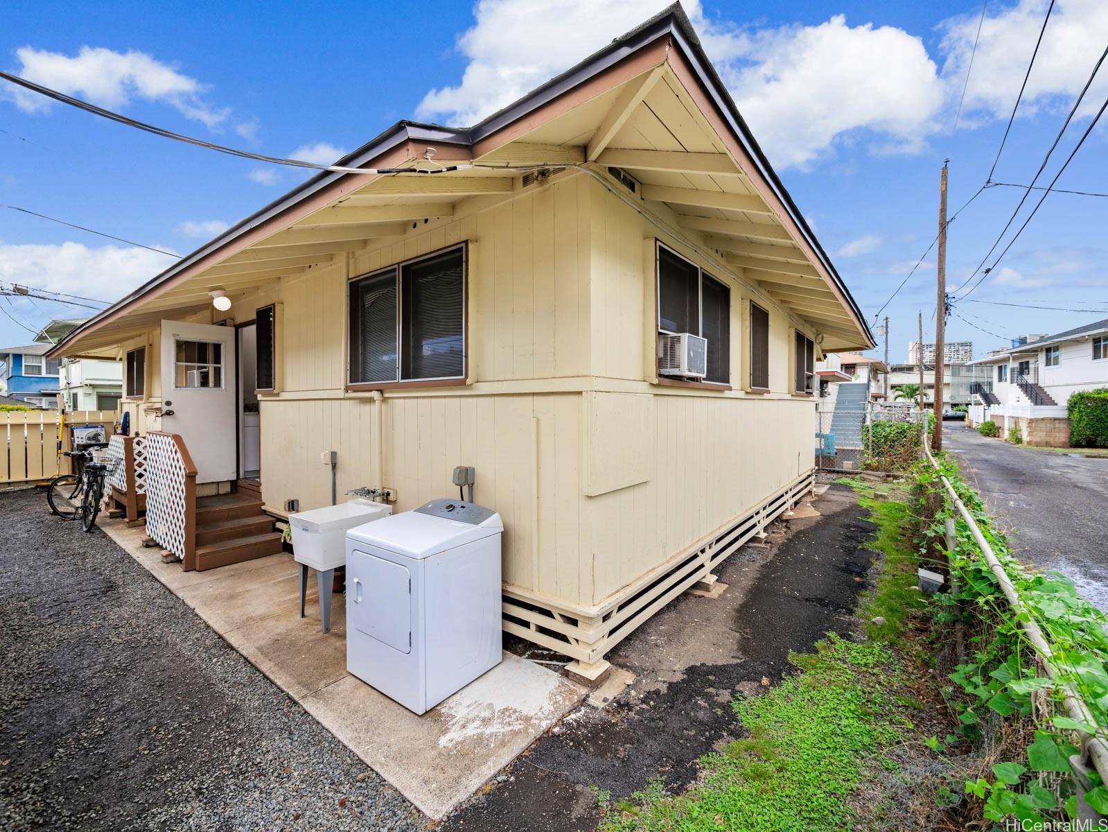 726 Menehune Lane Honolulu - Multi-family - photo 8 of 25