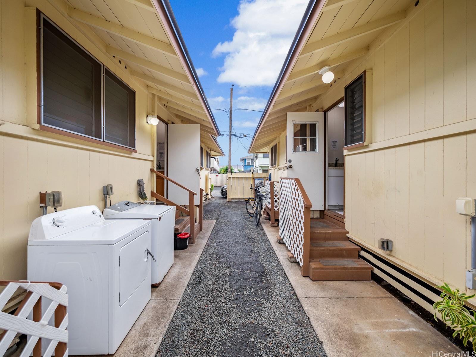 726 Menehune Lane Honolulu - Multi-family - photo 9 of 25