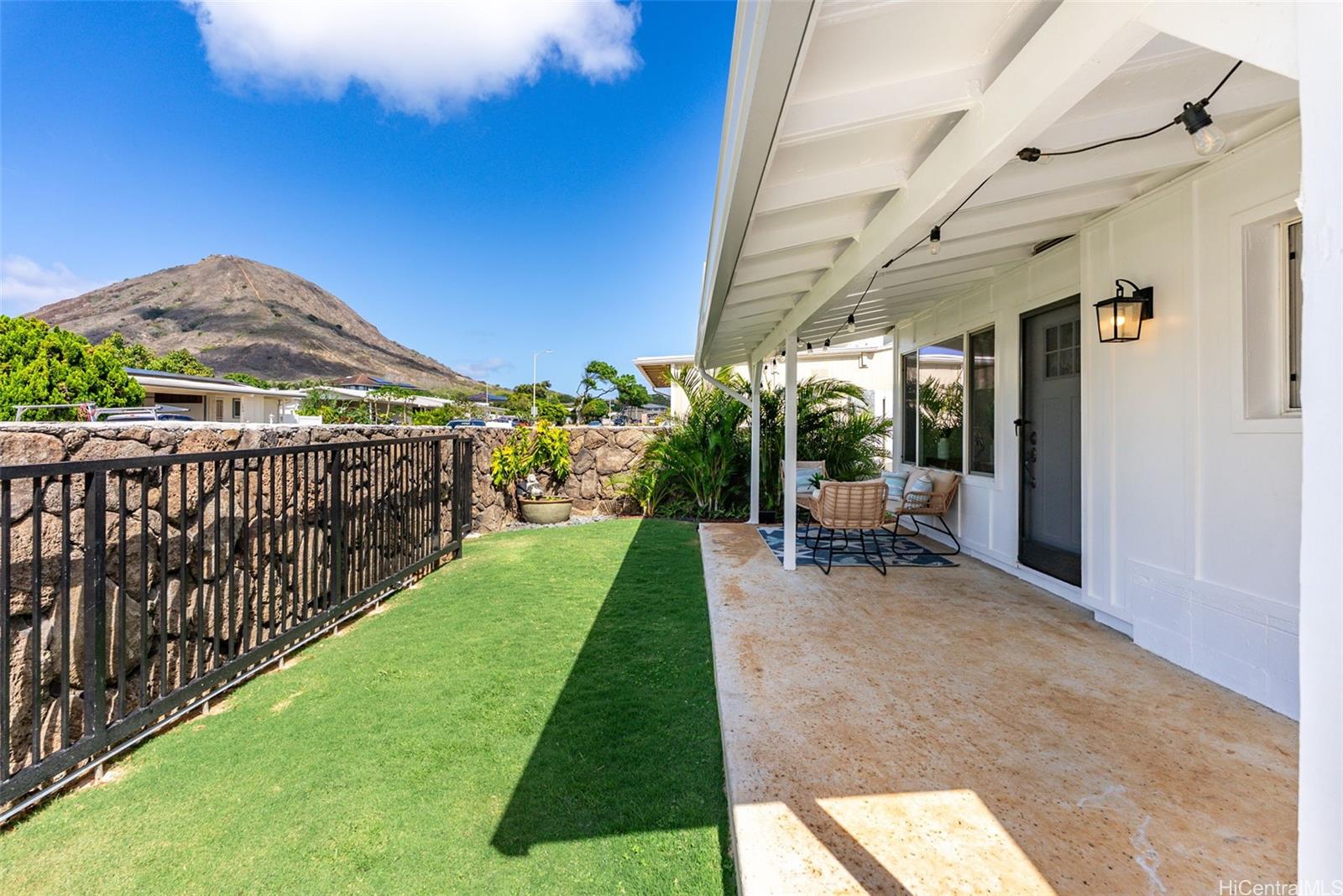 7263  Anakua Street Koko Head Terrace, Hawaii Kai home - photo 2 of 25