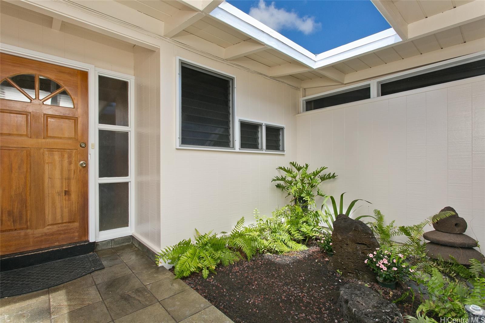 7276  Nohili Street Koko Head Terrace, Hawaii Kai home - photo 2 of 20