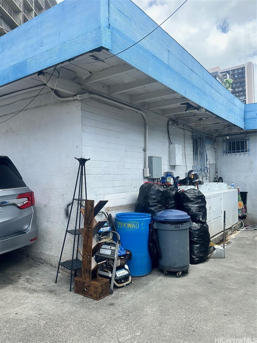 729 Kinau Street Honolulu - Multi-family - photo 3 of 6